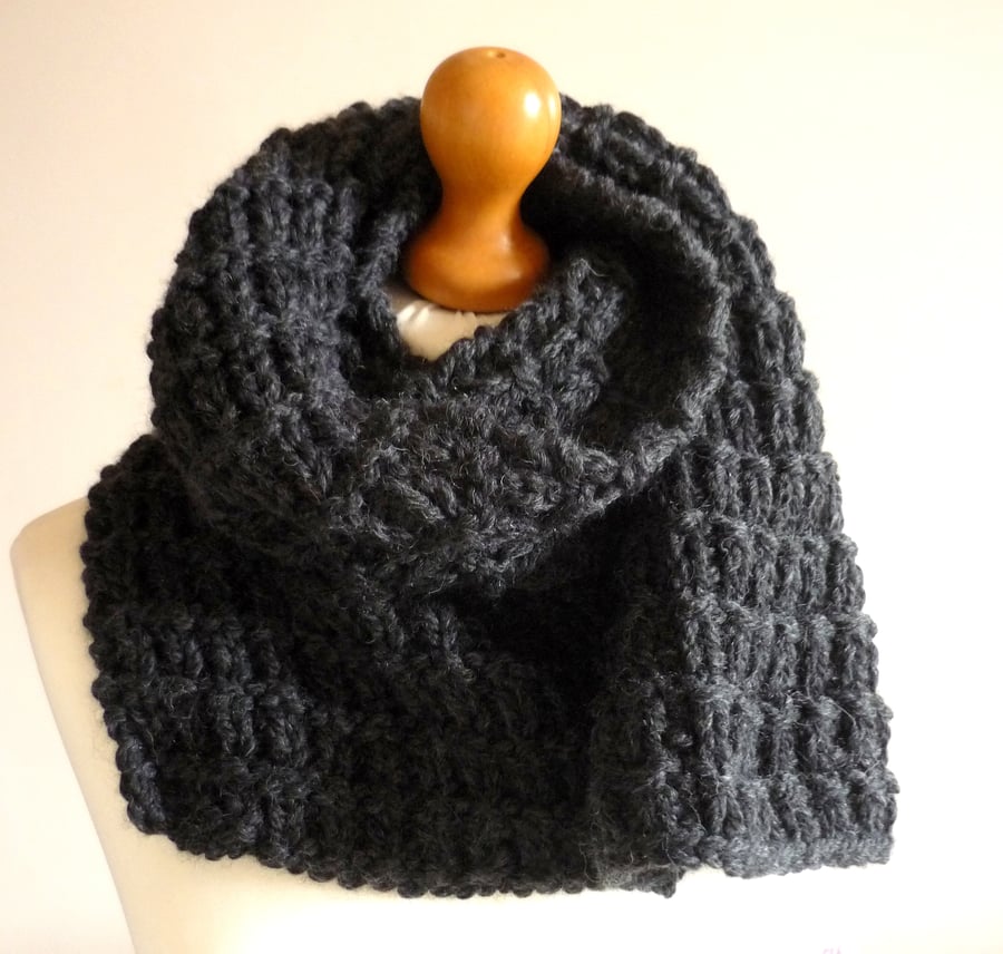 Chunky scarf for men - Guys winter knitwear - Black knitted scarf