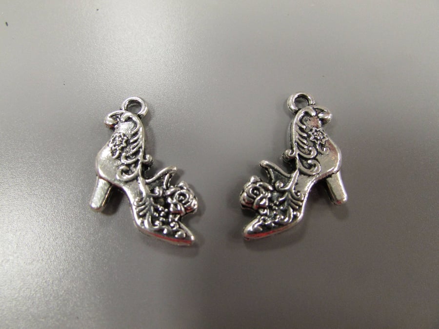 Ornate Shoe Charm X 2