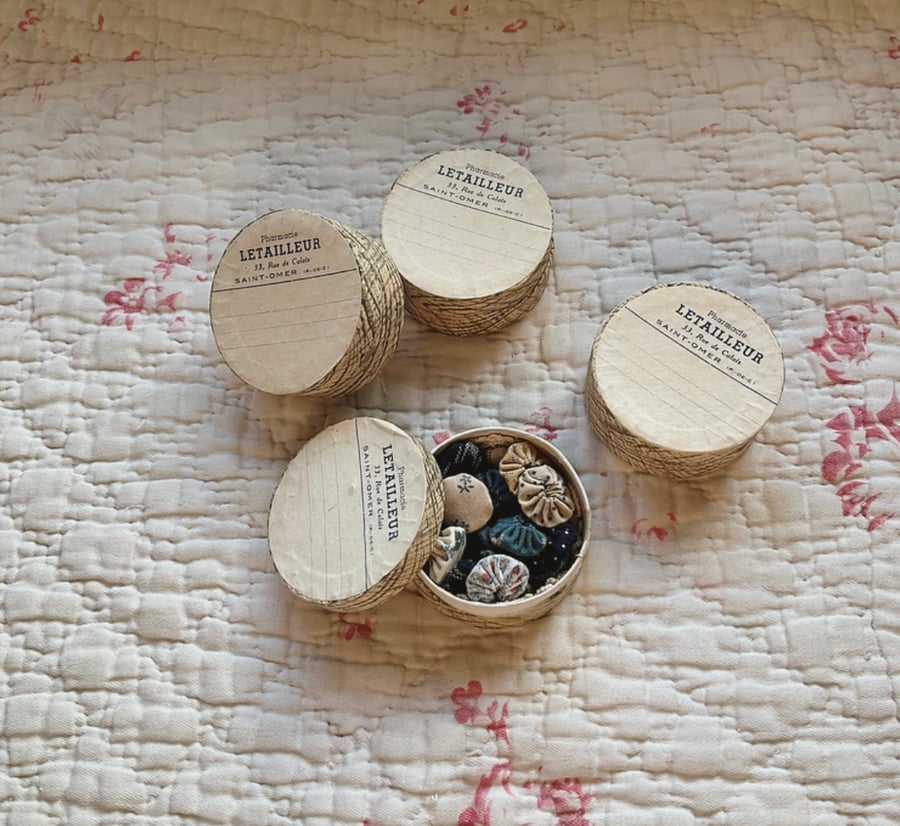 Vintage Box containing 20 Mini Suffolk Puffs (yoyo’s)