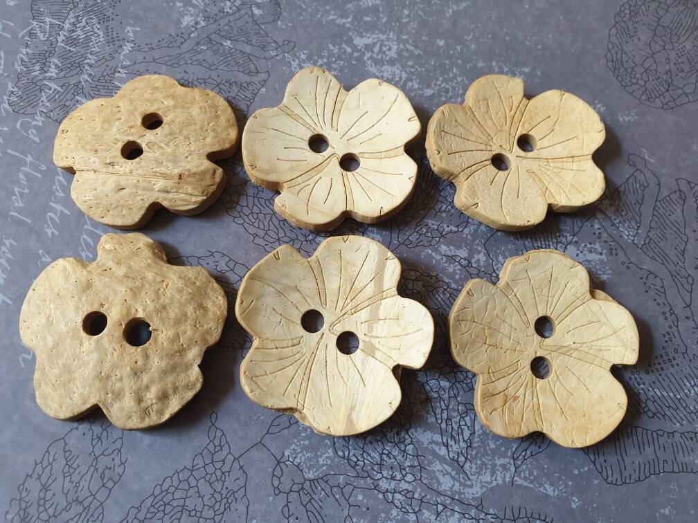 2" 50mm 80L Rare WHITE COCONUT FLOWER Buttons