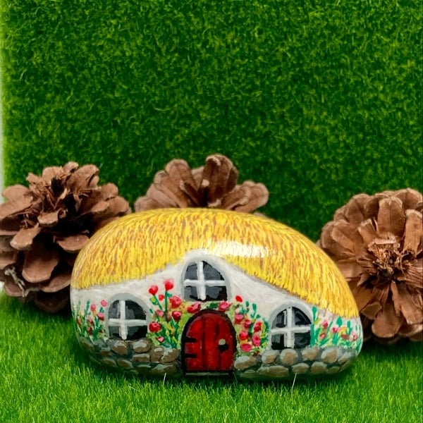 Thatched Fairy Garden Cottage Rock Art Natural Stone Painting Paperweight