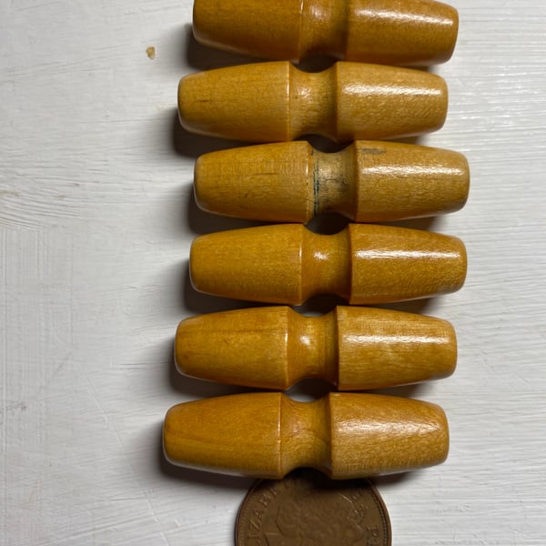 Set of 6 brown wooden toggles 