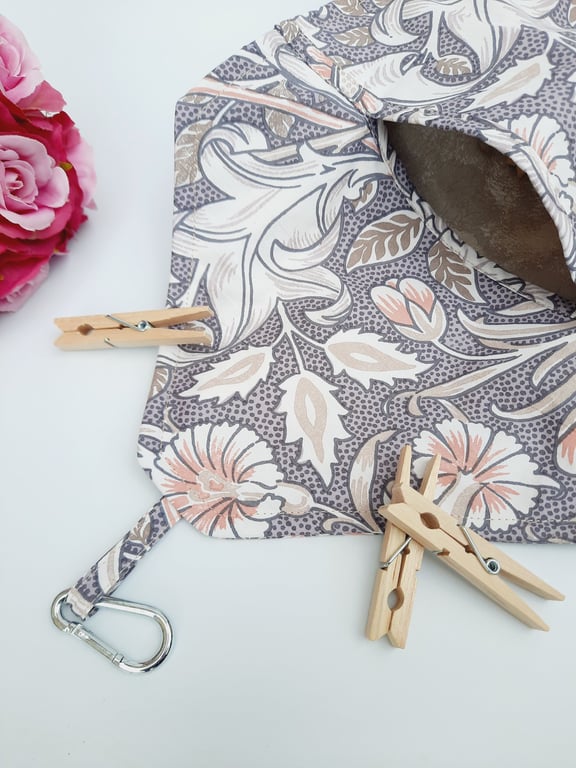 Clip on peg bag William Morris double bough Heather. 