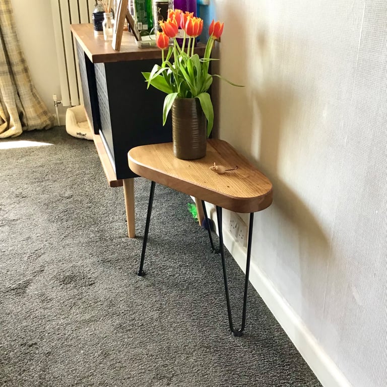 Modern Oak Side Table with Hairpin Legs Bean Shape