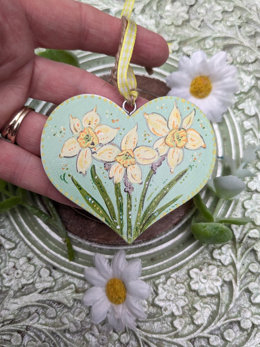 Daffodil mini wooden heart decoration 