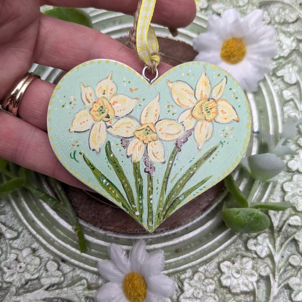 Daffodil mini wooden heart decoration 
