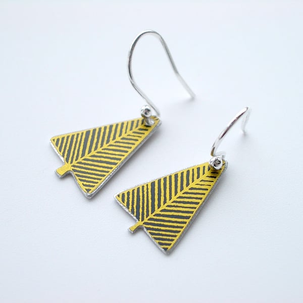 Christmas tree earrings in black and gold