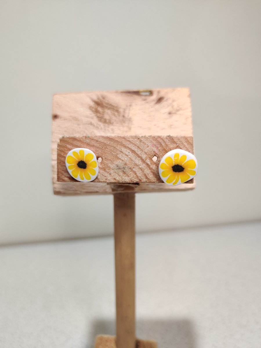 Sunflower stud earrings 