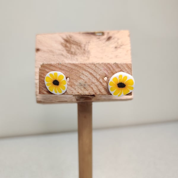 Sunflower stud earrings 