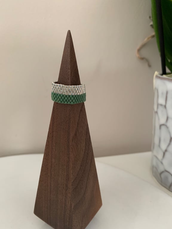 Minimalistic two colour beaded ring