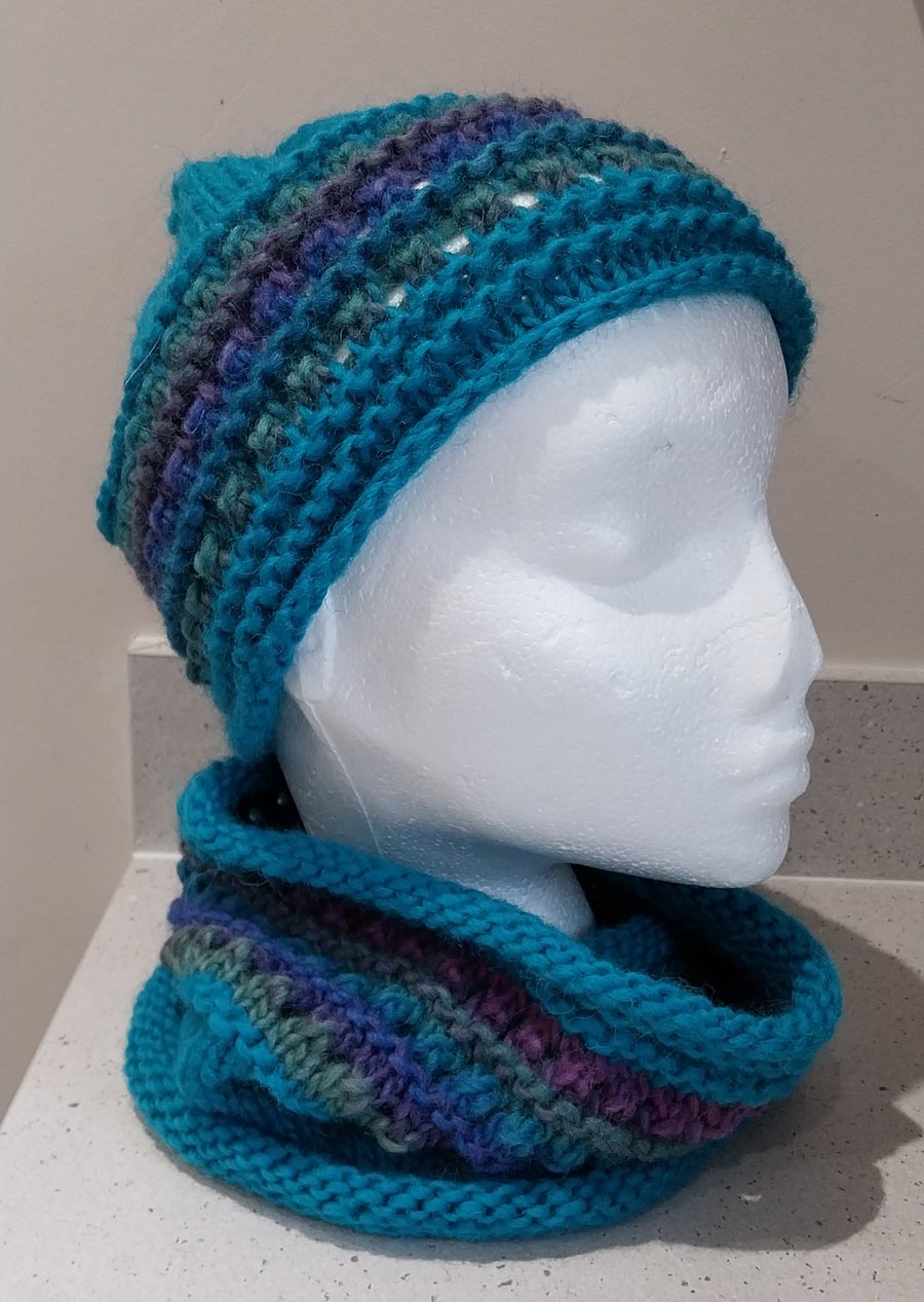 Handknit chunky wool hat and cowl set SM