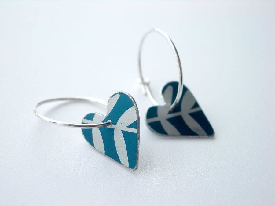 Heart hoop earrings in dark blue and silver