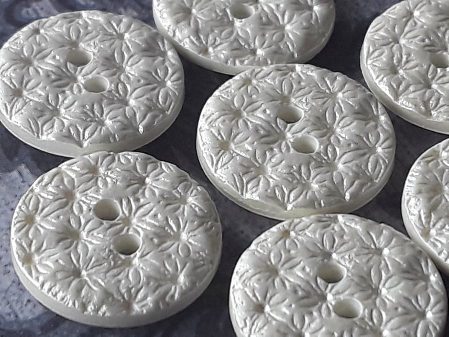 15mm Pearl Effect Flower DAISY Buttons