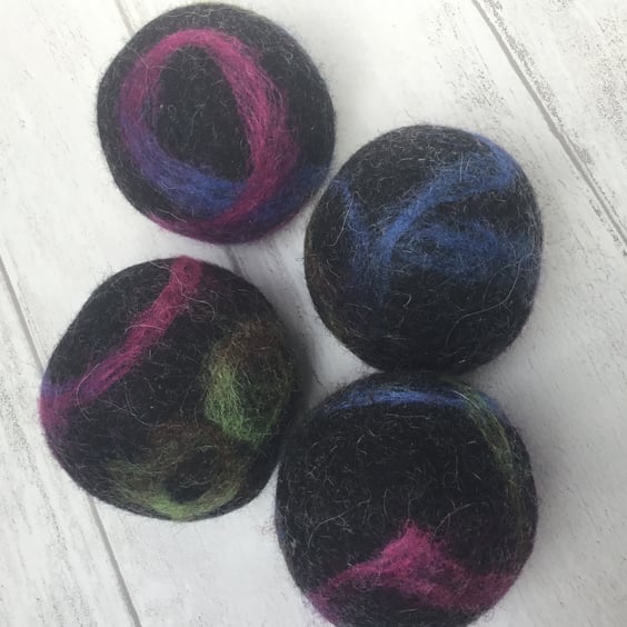 Wool tumble dryer balls - Aurora. Energy saving and plastic free.