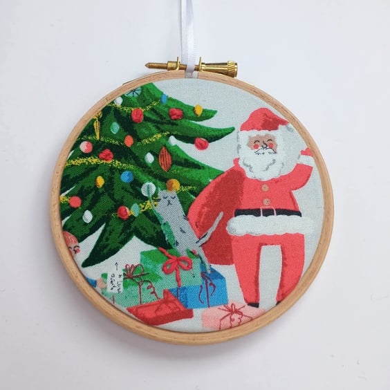 Santa Claus mini fabric picture hoop art - Father Christmas and the Tree