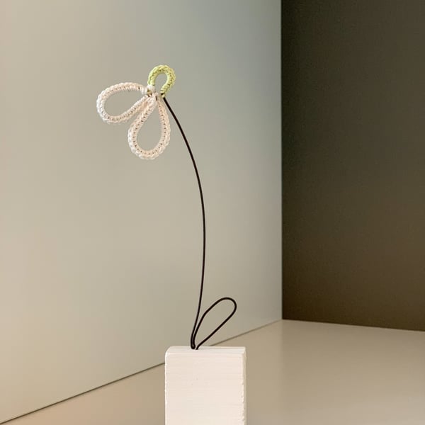Wire and Crochet Single Snowdrop - White base 
