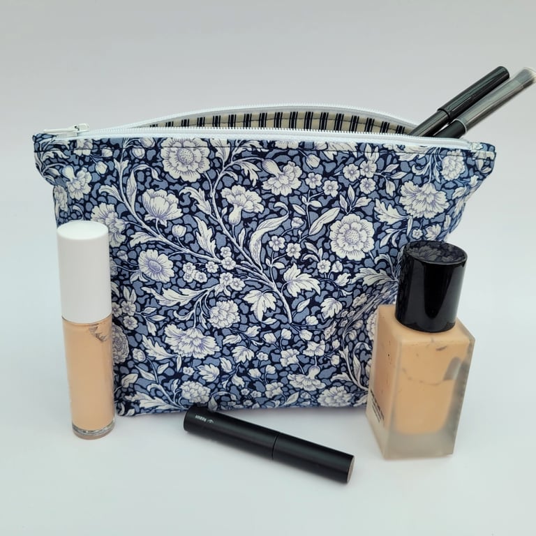 Make up bag - zipped pouch – floral William Morris style