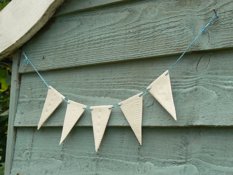 Further Reduction Bunting in Porcelain