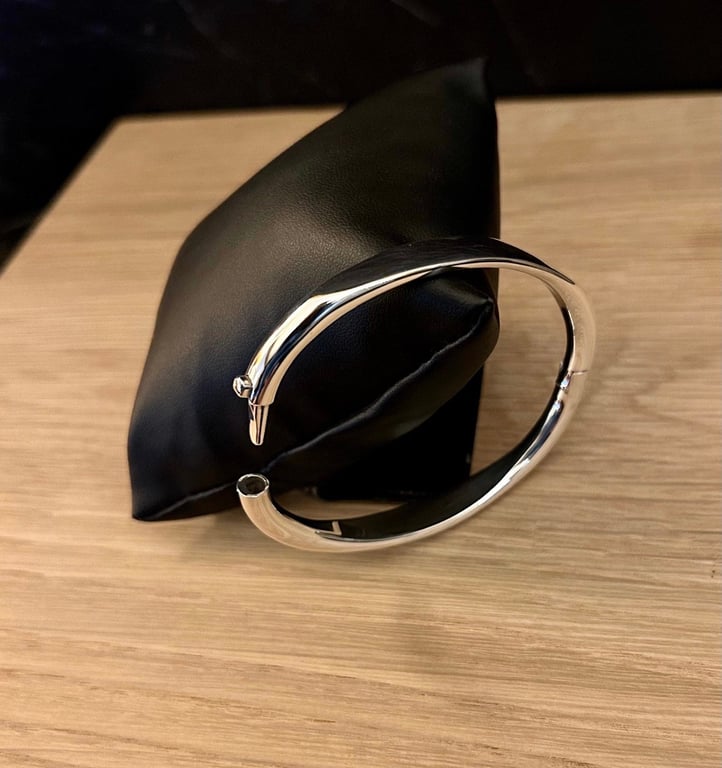"Ephemere" - Handmade Sterling Silver Hinged Bangle - Made to any size - 6mm 