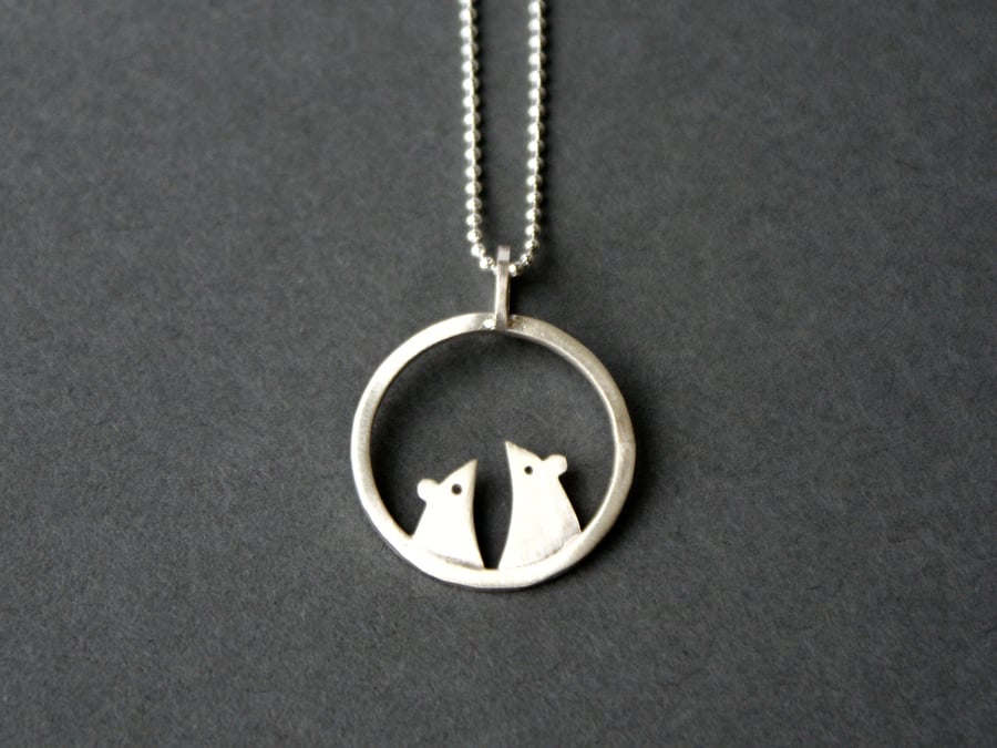 Silver mouse circle necklace