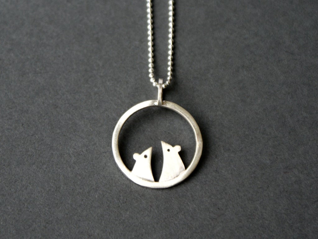 Silver mouse circle necklace