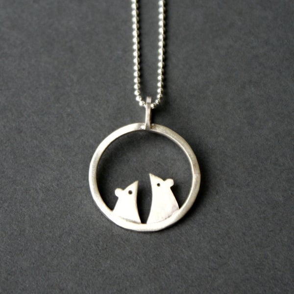 Silver mouse circle necklace