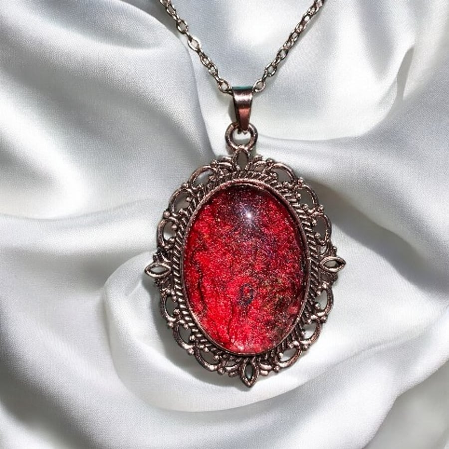 Vintage style pendant necklace using red handmade felt under glass cabochon