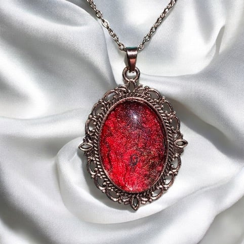 Vintage style pendant necklace using red handmade felt under glass cabochon