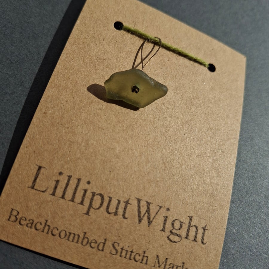 Single snag free sea glass stitch marker in green