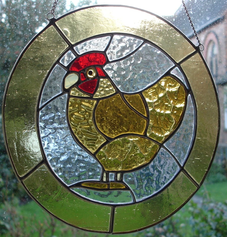 STAINED GLASS HEN SUN-CATCHER ROUNDEL