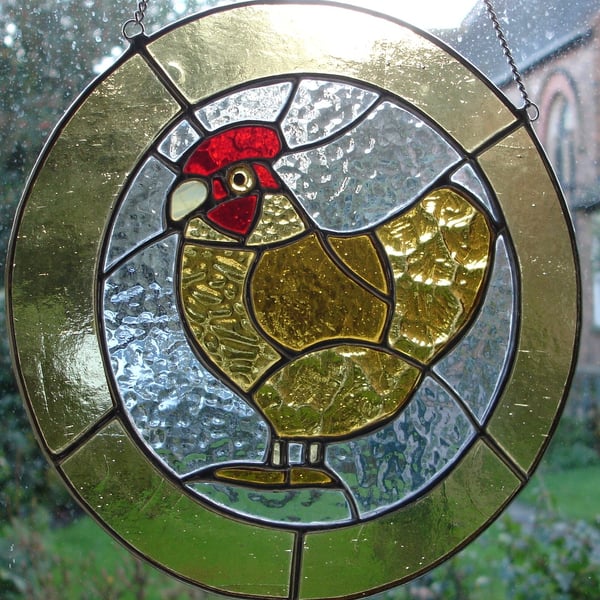 STAINED GLASS HEN SUN-CATCHER ROUNDEL