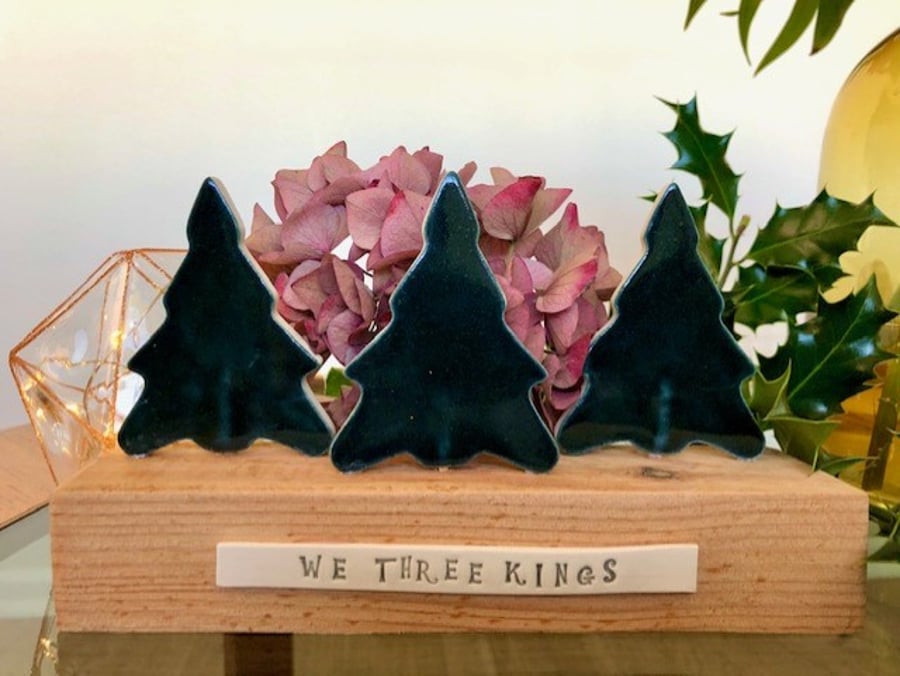 Ceramic tree decoration - We three kings