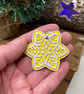 Ceramic snowflake tag (yellow) - Image 3