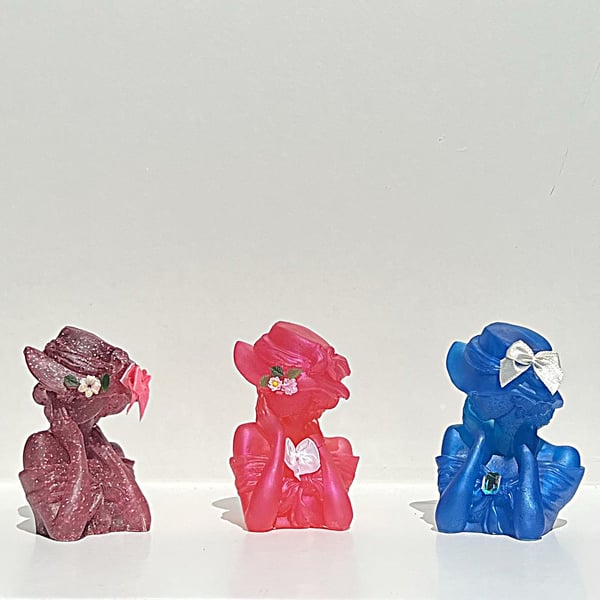 Elegant Lady With Bonnet. Various Colours In "Choose Option"