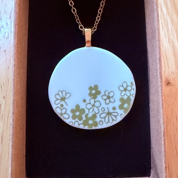Upcycled bone china necklace green daisy 1960s 1970s retro