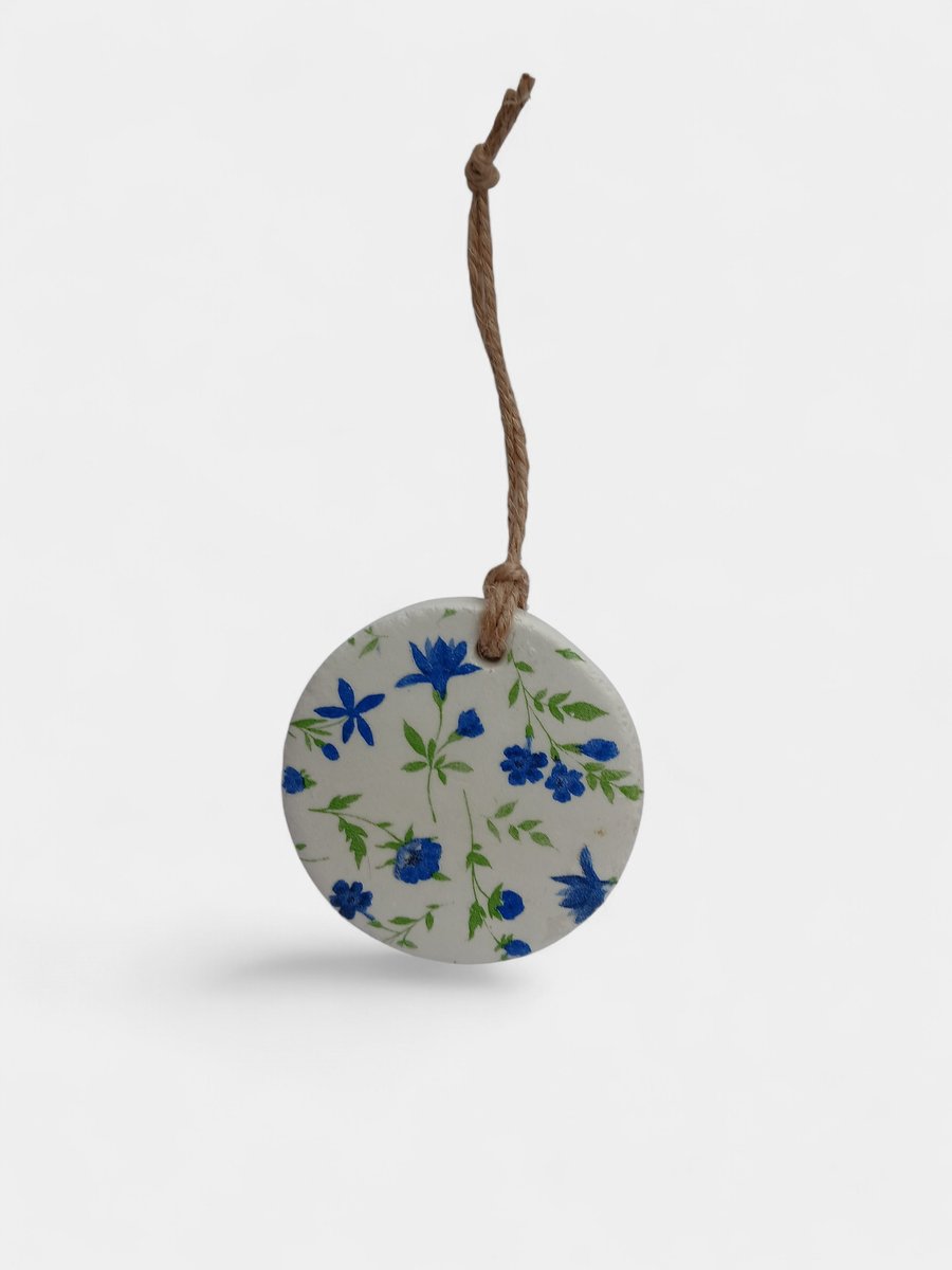 Blue Wildflowers Round Clay Hanging Aromatherapy Diffuser