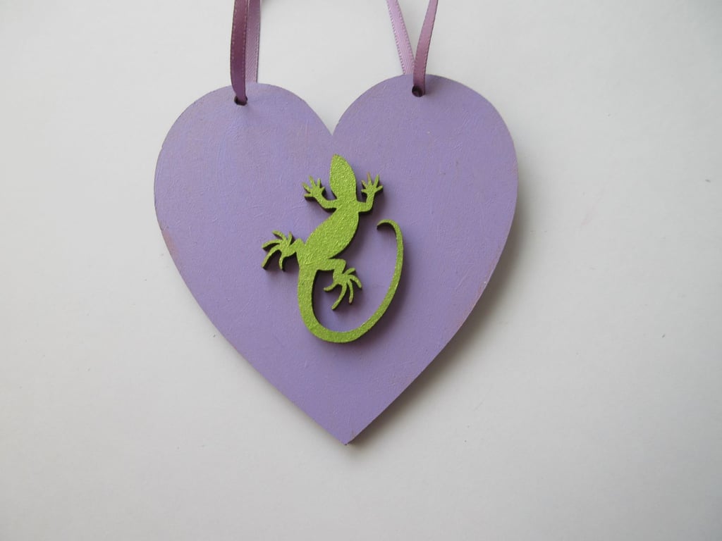 Lizard Reptile Newt Hanging Decoration Heart White Lime Green