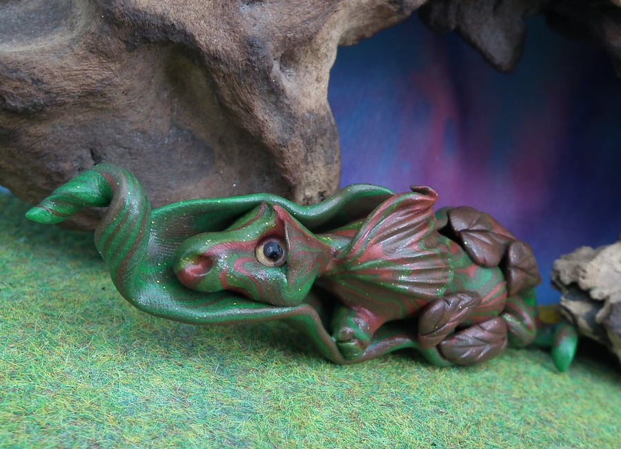 Hatching Bronze Dragon 'Fendrel' in leafy pod Gnome Village