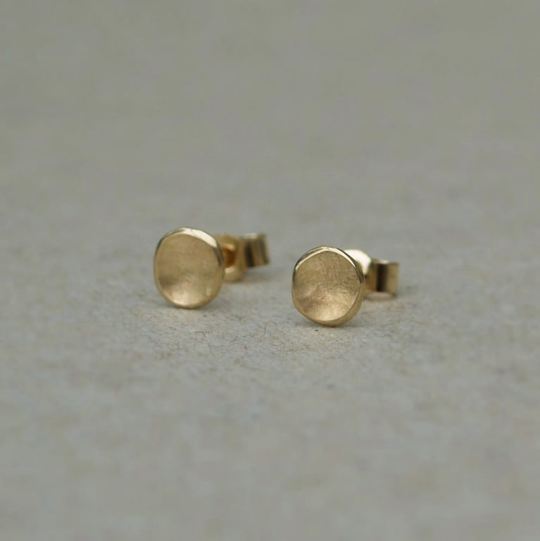 Handmade 9ct yellow gold tiny 4mm disc petal stud earrings 