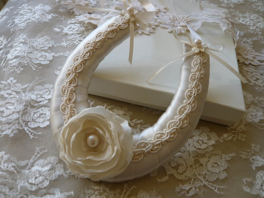 Wedding Horseshoe with Guipure Lace Trim