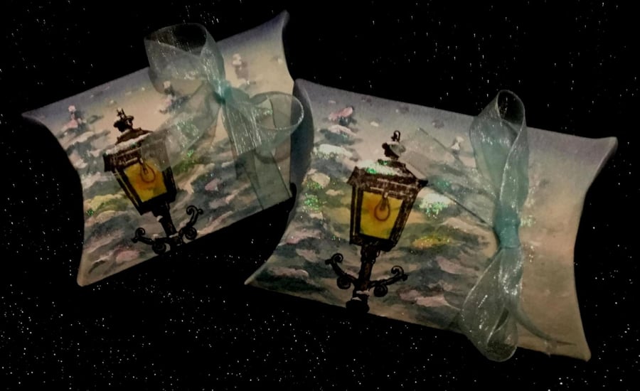 Narnia Snowy Lampost and Woodland Pillow Boxes - Set of 8