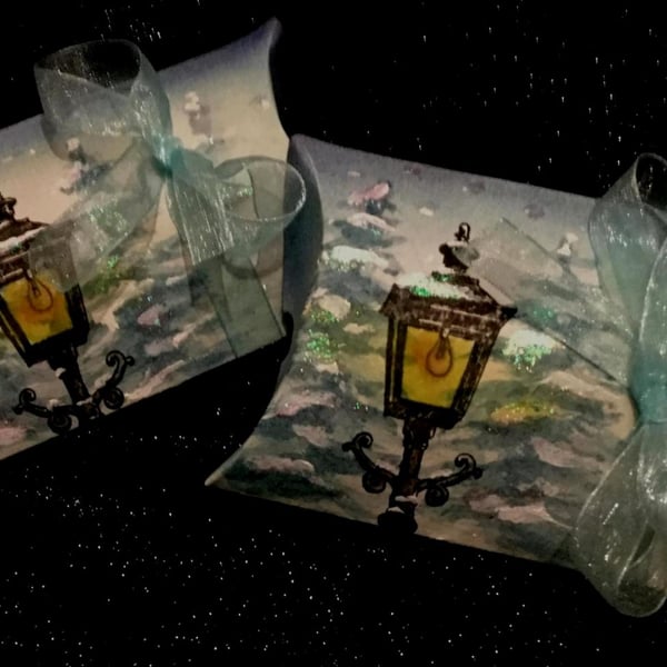 Narnia Snowy Lampost and Woodland Pillow Boxes - Set of 8