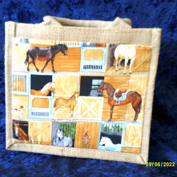 Small Jute Bag with Stable Scenes