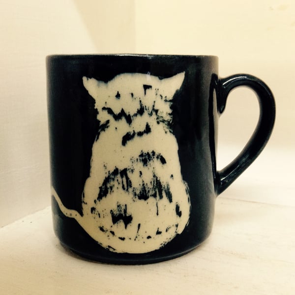 Mug in pottery stoneware with kitten design