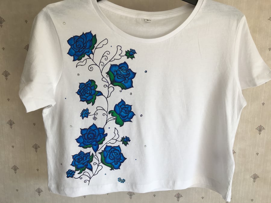 ROSES & BEADS - cropped jersey t-shirt