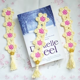 Cream Daisy crochet bookmark 