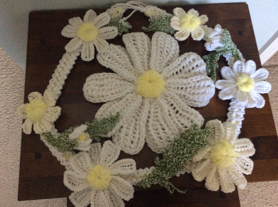 Crochet Set of big Daisy and Daisy garland bunting.