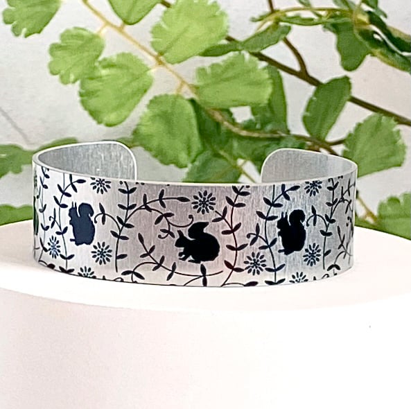 Squirrel cuff bracelet, nature jewellery with squirrels, wildlife gifts. B476