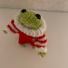 Knitted frog 