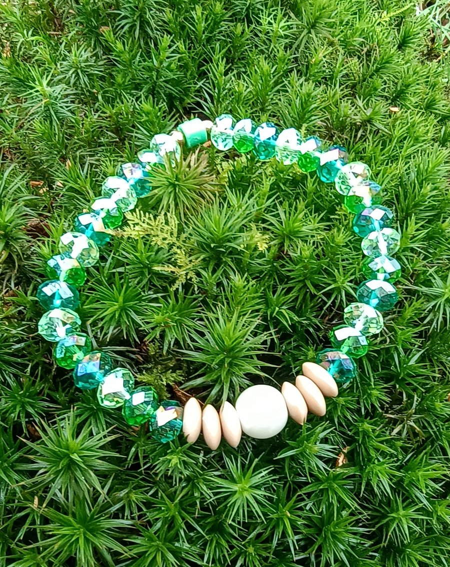 "Ozma" - Sparkly stretchy beaded bracelet - greens